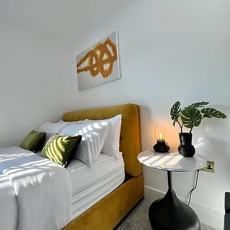 Charming 3-Bed House With 1 Parking Space Canterbury Esterno foto