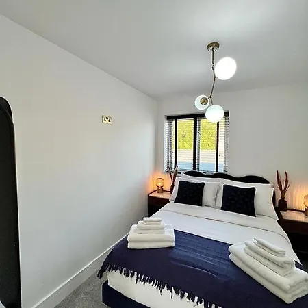 Charming 3-Bed House With 1 Parking Space Canterbury Esterno foto