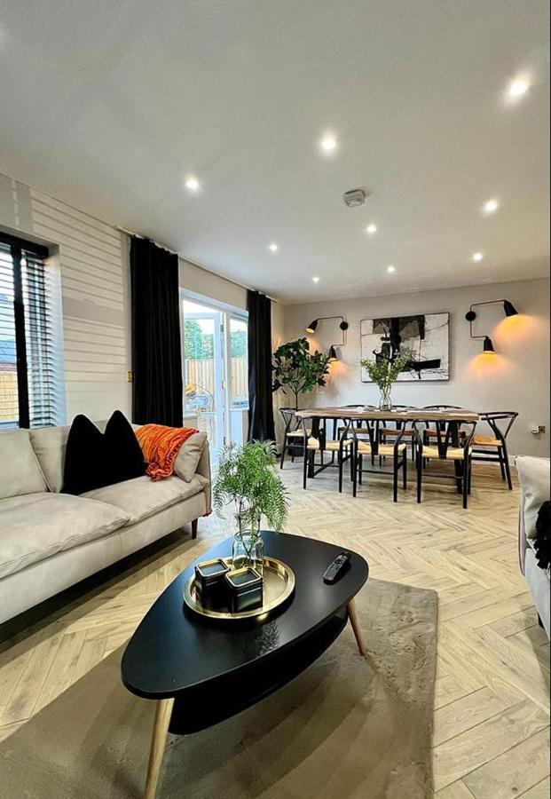 Charming 3-bed House With 1 Parking Space Holiday home Canterbury