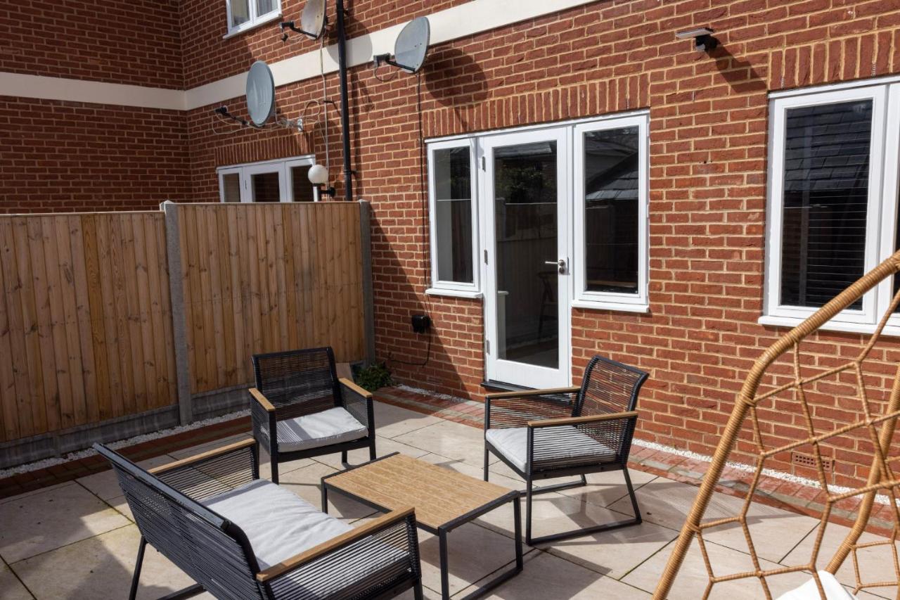 Holiday home Charming 3-bed House With 1 Parking Space *