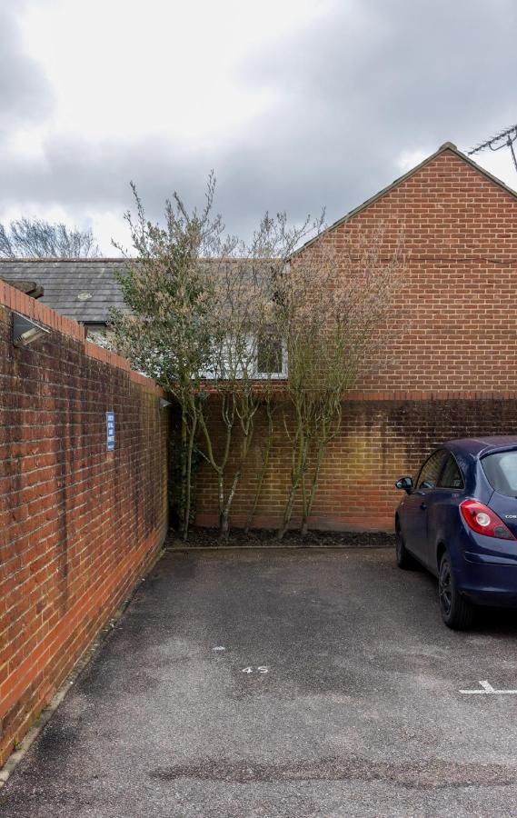 Holiday home Charming 3-bed House With 1 Parking Space Canterbury